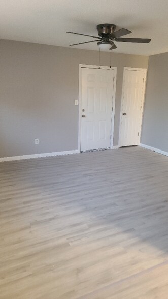 Building Photo - 215 Snead Dr