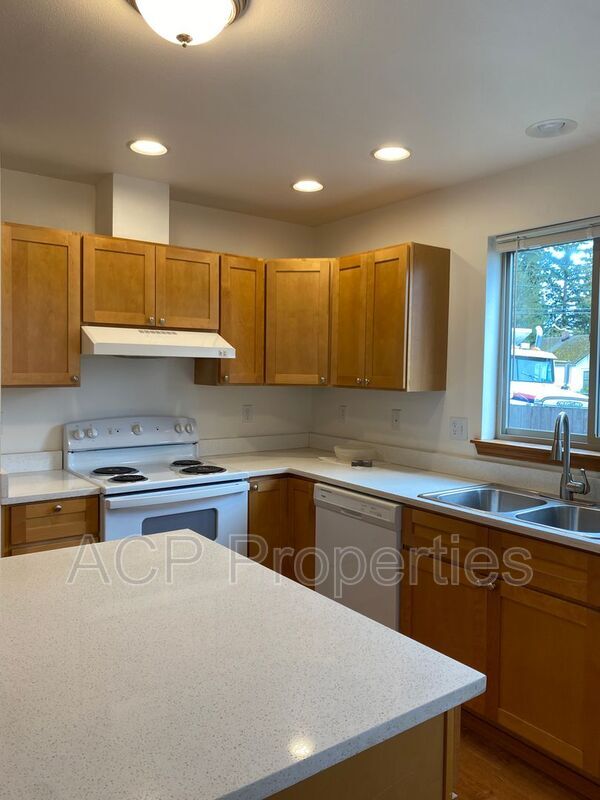 Building Photo - 5889 Cedar St