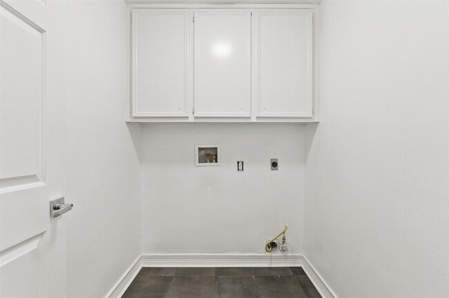 Building Photo - 545 Oak Hill Dr