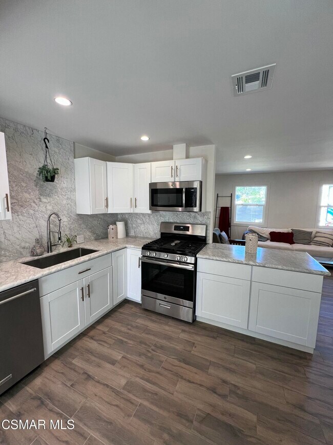 Building Photo - 3076 Los Robles Rd