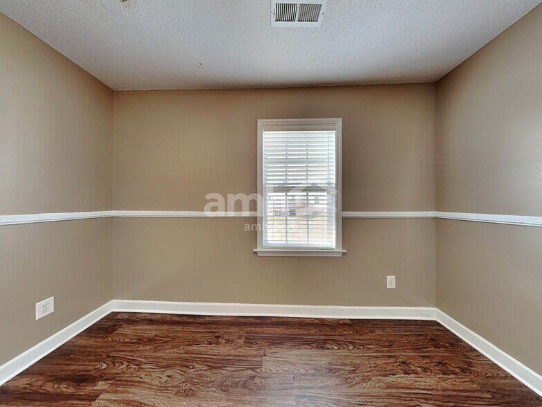 Building Photo - 212 Sedge Meadow Dr