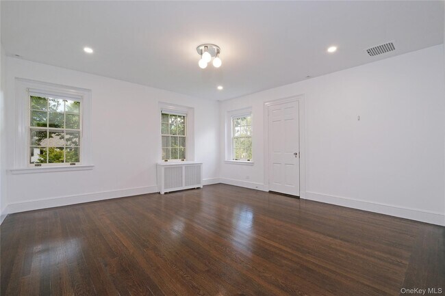 Building Photo - 7 Axtell Dr