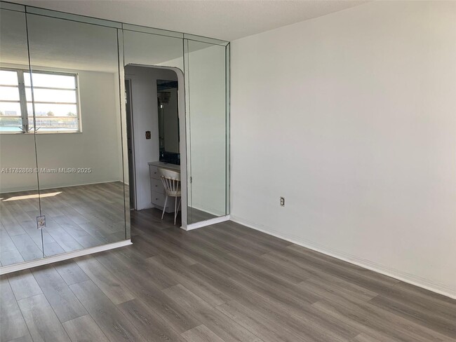 Building Photo - 3010 Marcos Dr