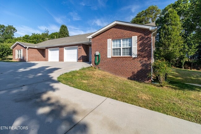 Building Photo - 4622 Ventura Dr