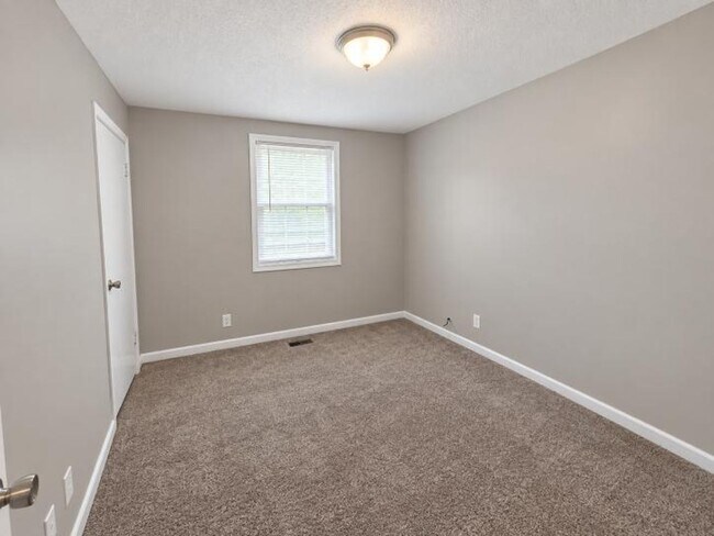 Building Photo - 720 Ranch Hill Dr