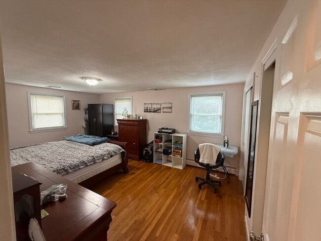 Building Photo - 72 Grassland St