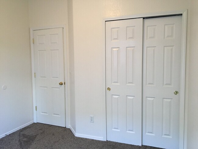 Building Photo - 3BR/2Living in Enchanted Hills!