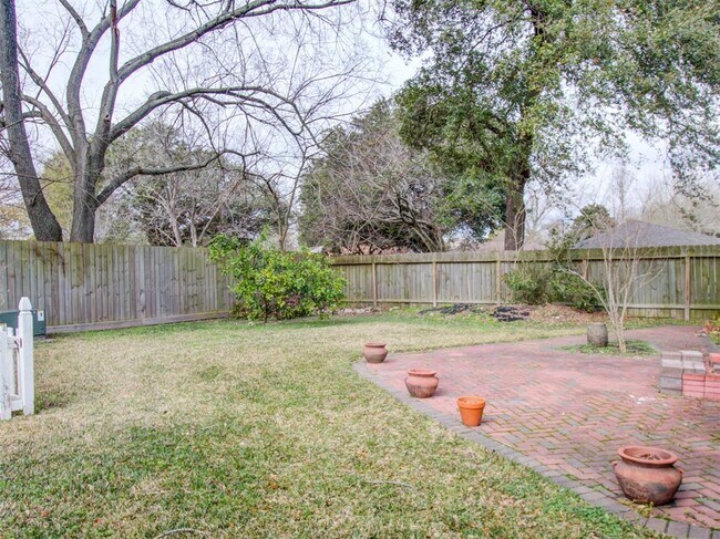 Building Photo - 10815 Montverde Ln