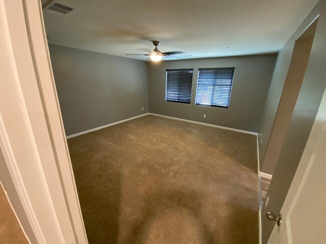 Building Photo - Beautiful home in desirable neighborhood for rent in Visalia CA