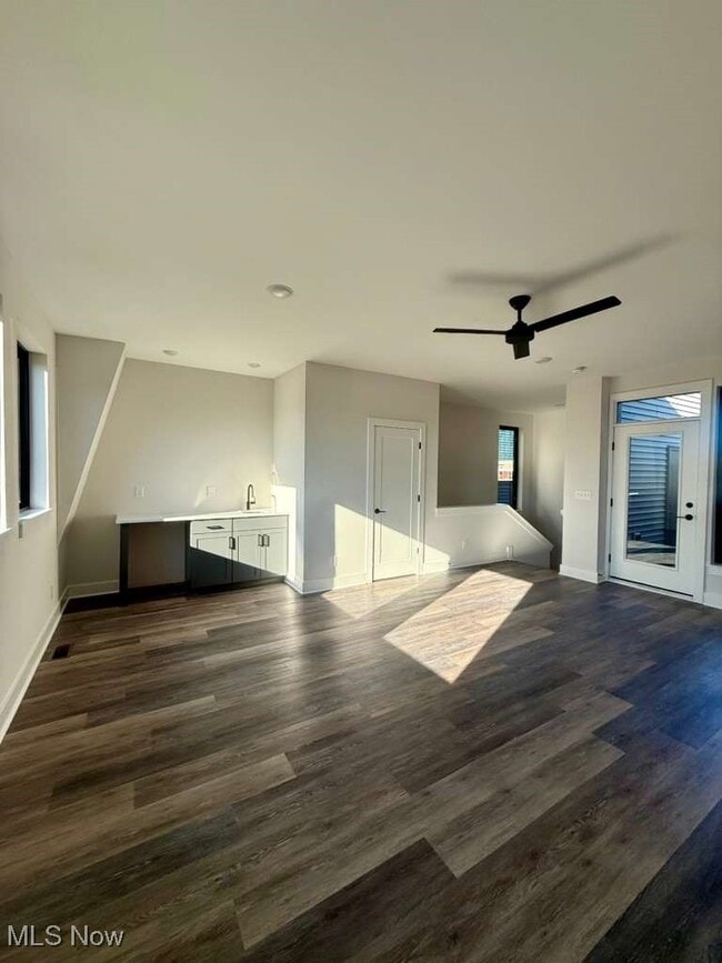 Building Photo - 1495 Superior Ave E