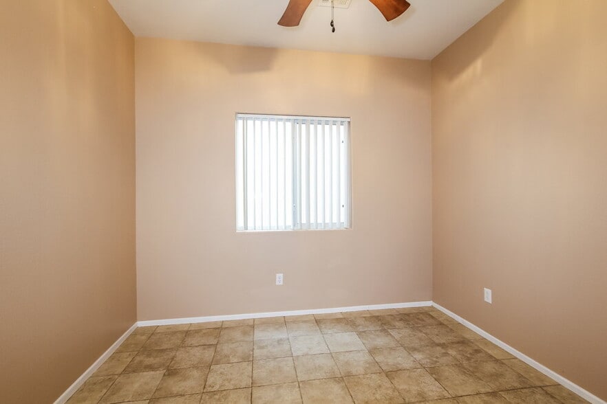 Building Photo - 3545 Terraza Mar Ave