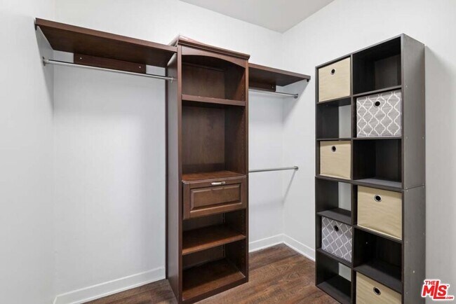 Building Photo - 4753 Saloma Ave