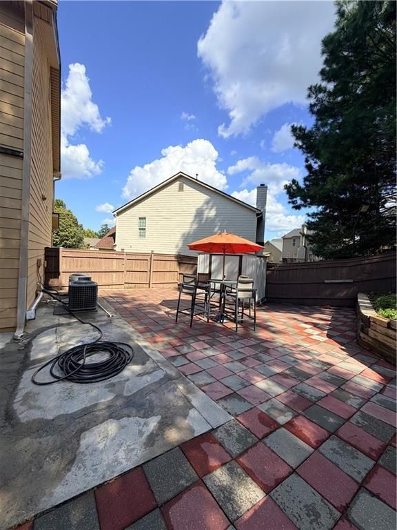 Building Photo - 2118 Newbury Oaks Dr