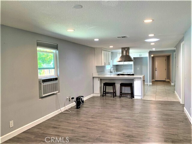 Building Photo - 417 S Flower St