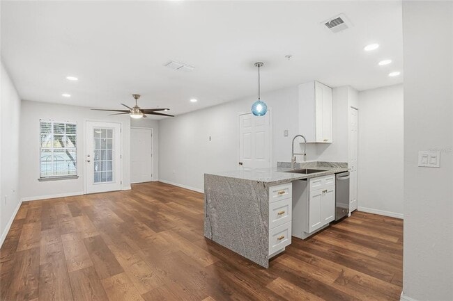 Building Photo - 8809 Manor Loop