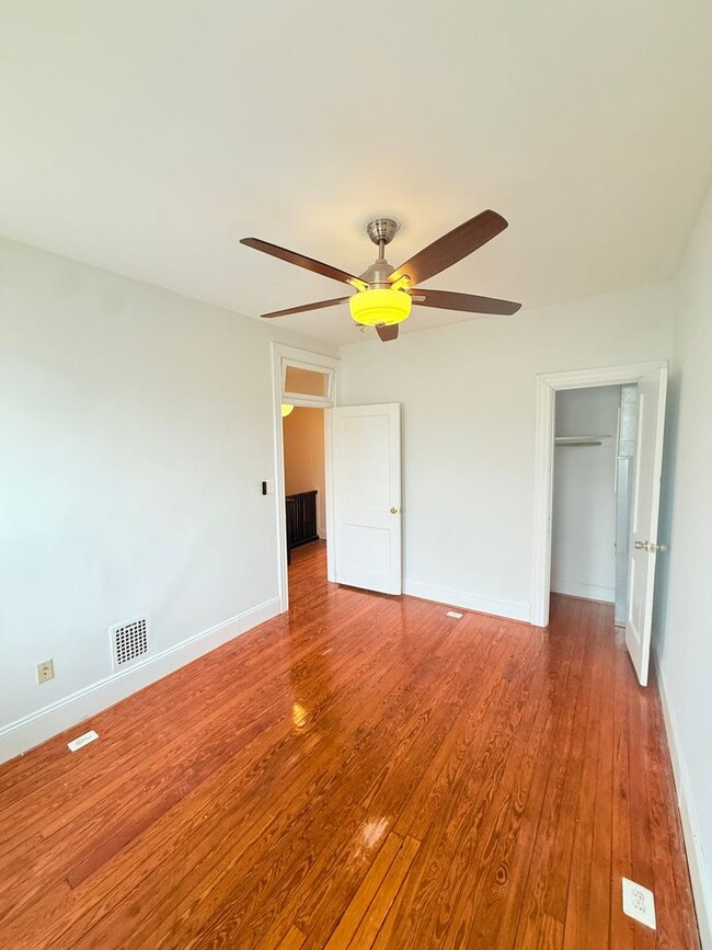 Building Photo - Eckington 3 Bedroom/ 2 Bath TH convenient to Metro  & Howard U