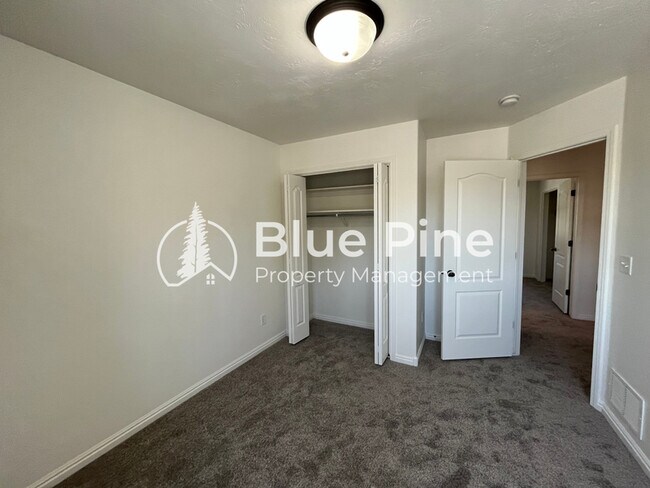 Building Photo - 5231 Clearfield Ln