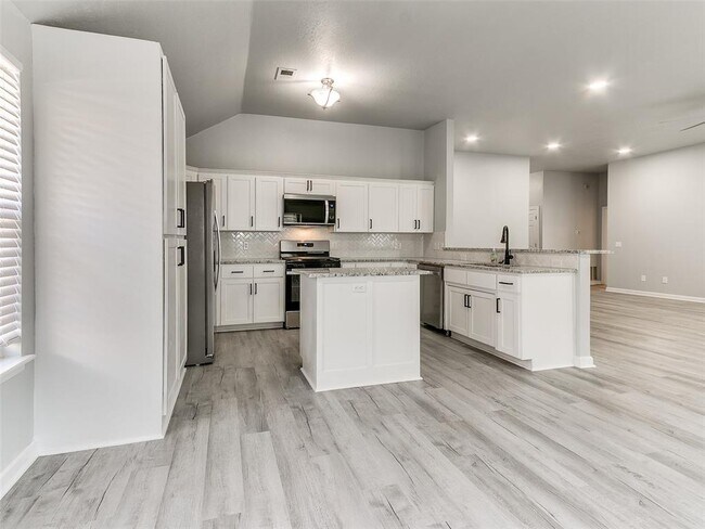 Building Photo - 5612 SE 87th St