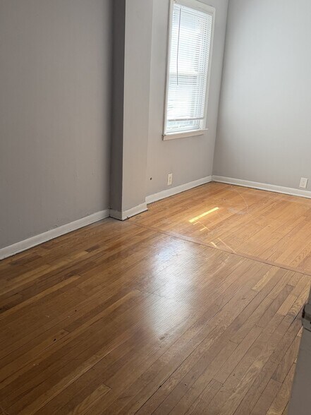 Building Photo - 5964 N Paulina St