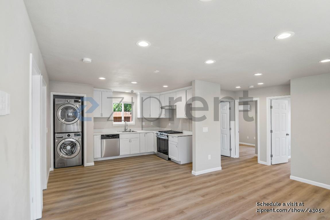 Building Photo - 1715 96th Ave