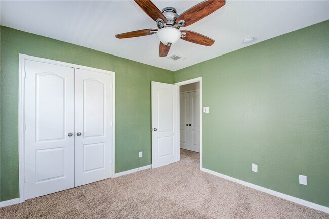 Building Photo - 16110 Limestone Lake Dr