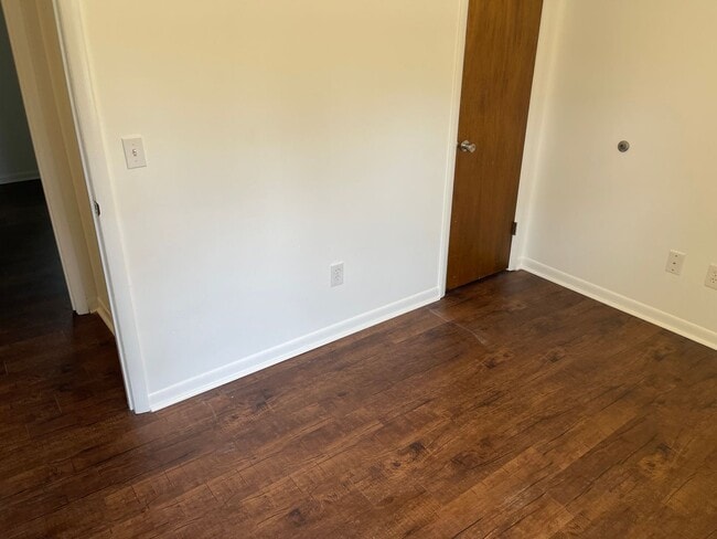 Building Photo - House on nice lot in Beauregard!