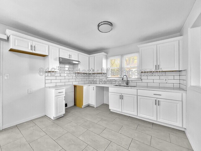 Building Photo - 16007 East 35th St S