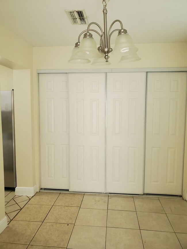 Building Photo - 2 Bed, 1 Bath Home – Minutes from Downtown...