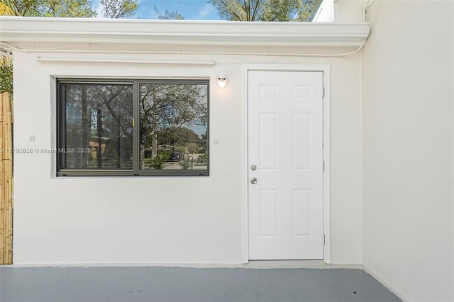 Building Photo - 3241 SW 40th Ave