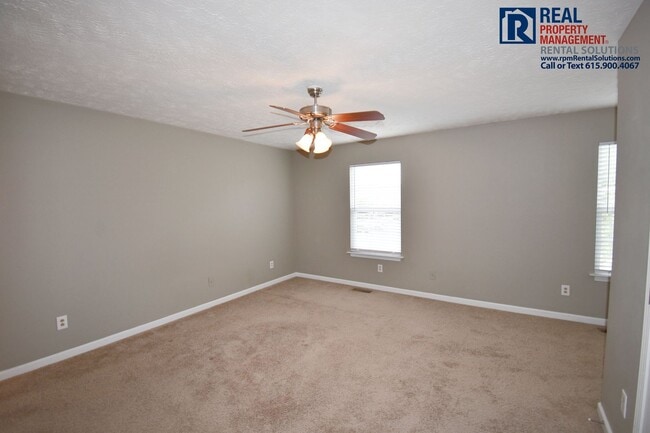 Building Photo - Beautiful 2BR/2.5 BA M'boro end unit townhome!