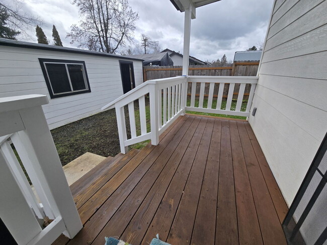 Building Photo - 323 Branton St