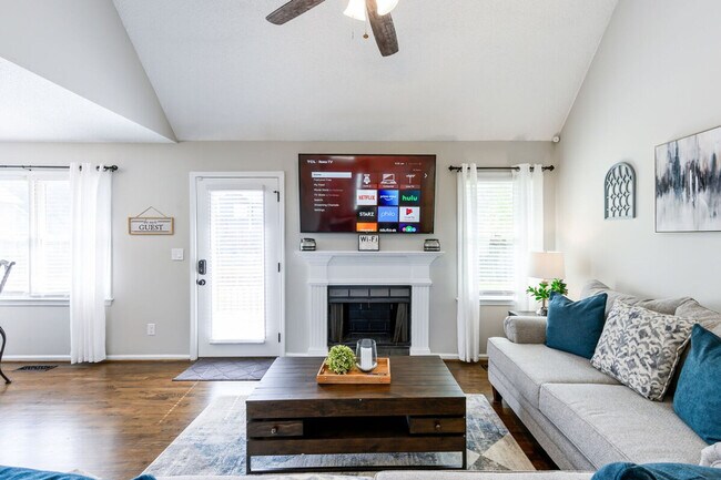 Building Photo - 13 Windfield Dr