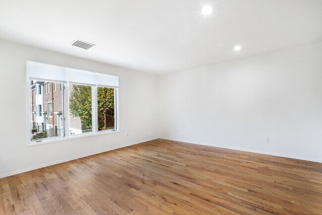 Building Photo - 92 E Blackwell St