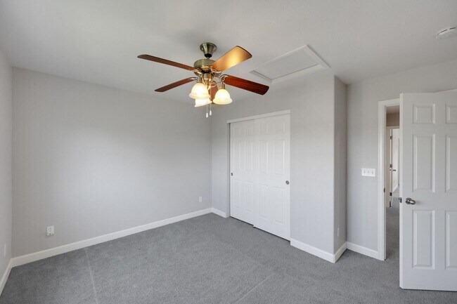 Building Photo - Spacious 5BR House in Aurora