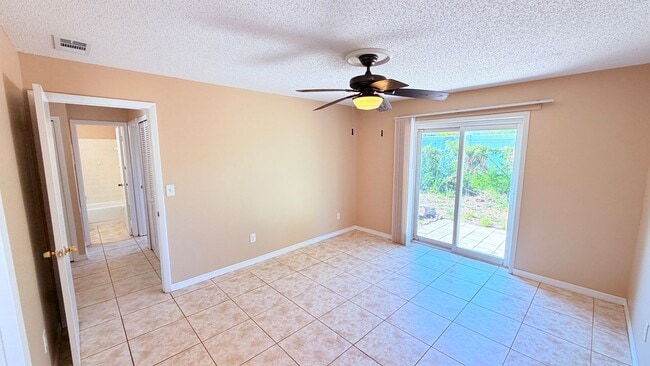 Building Photo - Cozy 2 BR / 2 BA Duplex