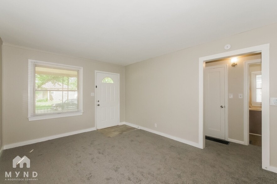 Building Photo - 2021 N Drexel Ave