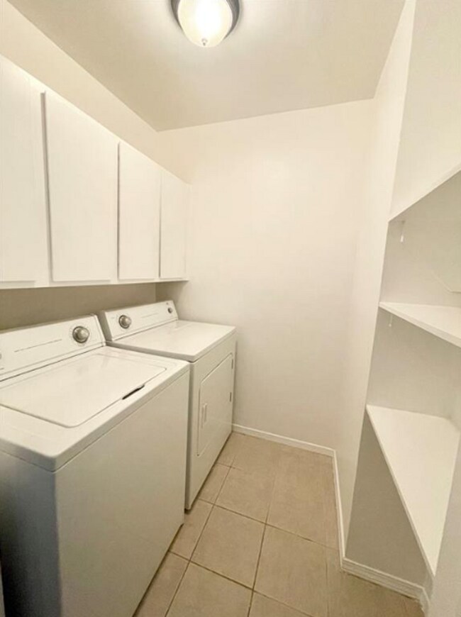 Building Photo - Charming 2-Bedroom, 1-Bathroom Home in Pea...