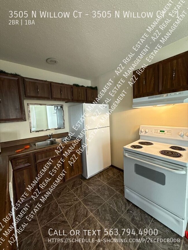 Building Photo - 2 bedroom, 1 bath move in ready- walking d...