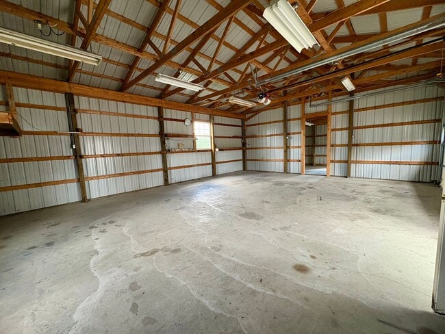 Building Photo - 3 Bedroom 2 Bathroom in Annville w/Huge Ga...