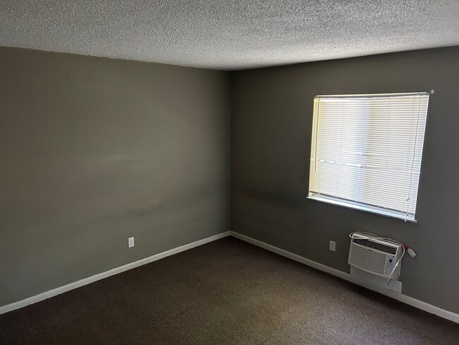 Building Photo - 217 N Hamilton St