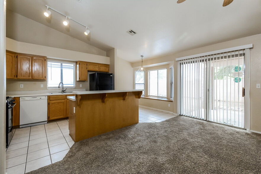 Building Photo - 9491 E Caldwell Dr