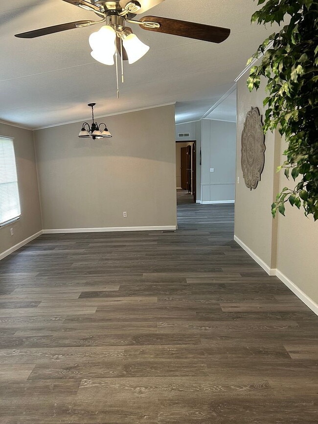 Building Photo - Single Family Home