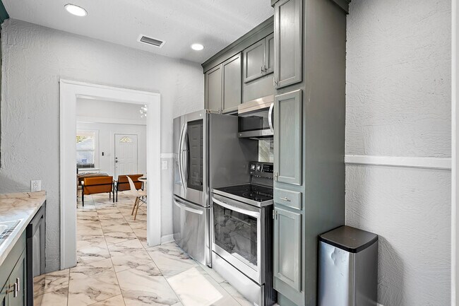 Building Photo - 2560 4th Ave S