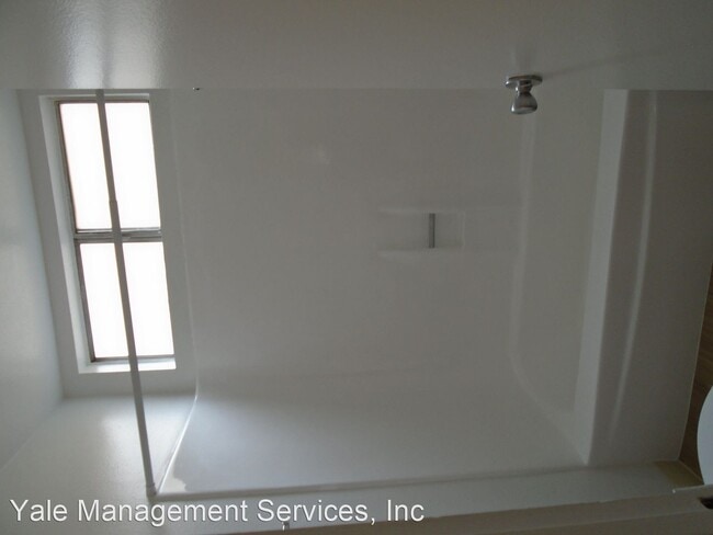 Building Photo - 18355 Collins St