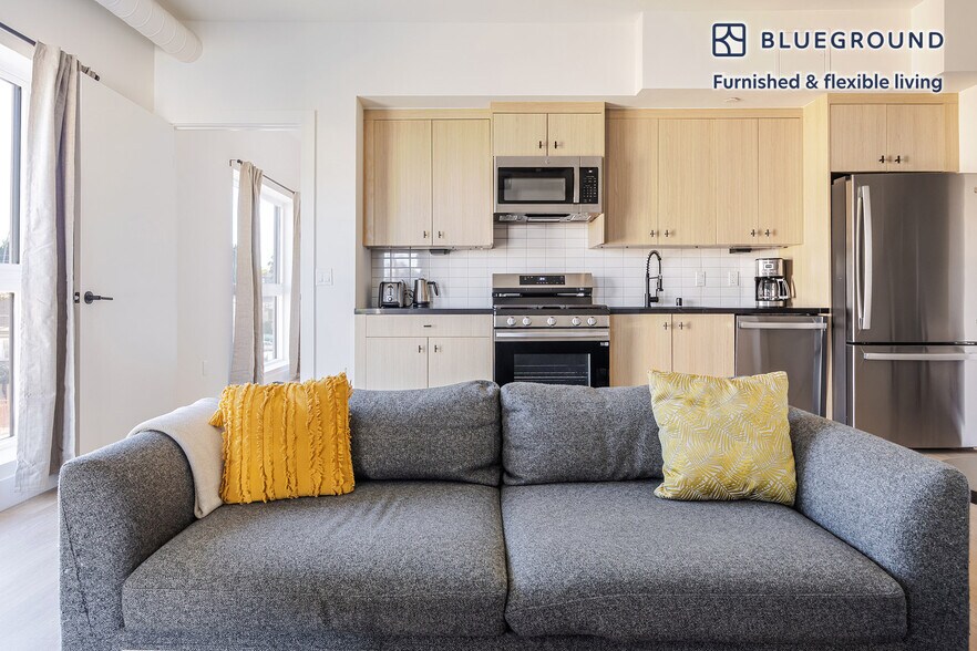 Building Photo - 611 N Virgil Ave