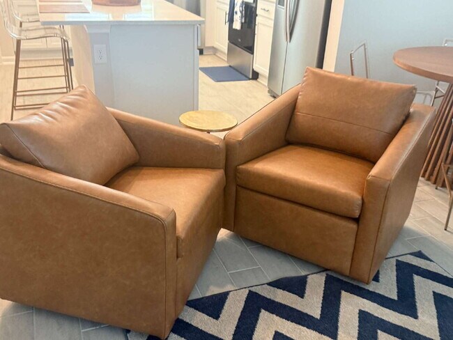 Building Photo - Modern 2-Bedroom Townhome with Garage Park...