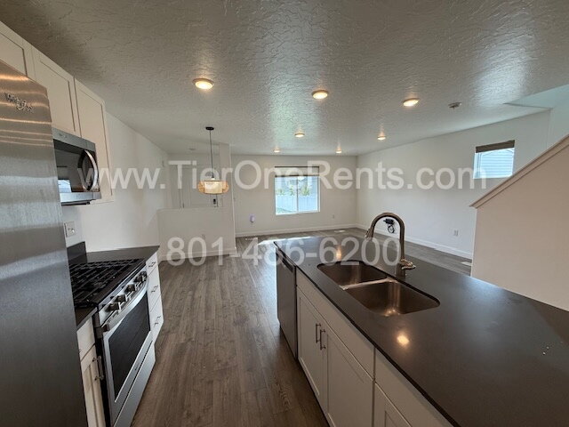 Building Photo - NO DEPOSIT option available for qualified renters!