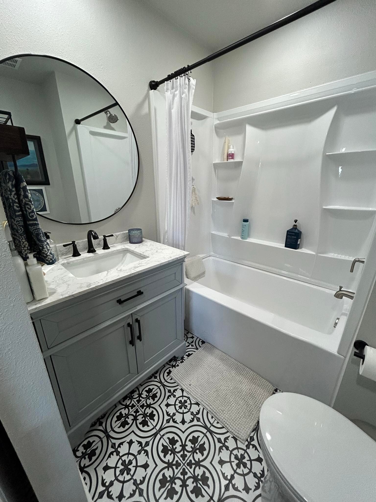 New bathroom with bright tile - 2812 Anita Ln