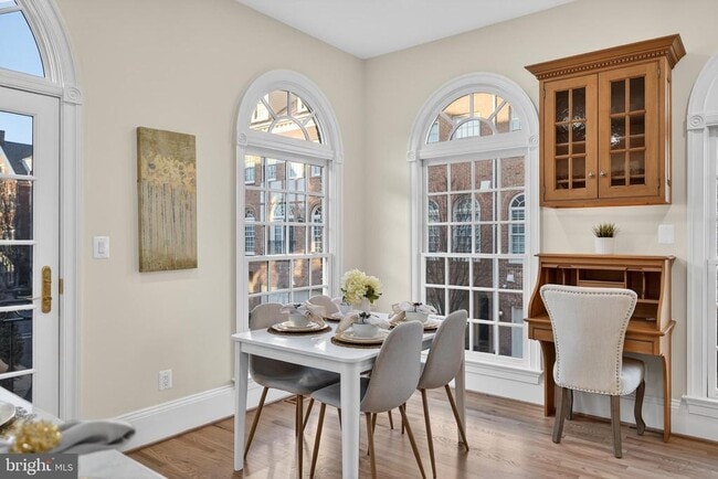 Building Photo - 700 Kahn Pl