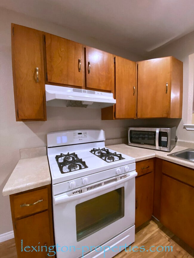 Building Photo - Beautifully Upgraded, 3BD/1BA Carmichael Home, off Fair Oaks Blvd!